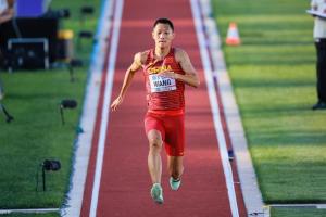 王嘉男8米36逆袭摘金 中国跳远首次夺冠